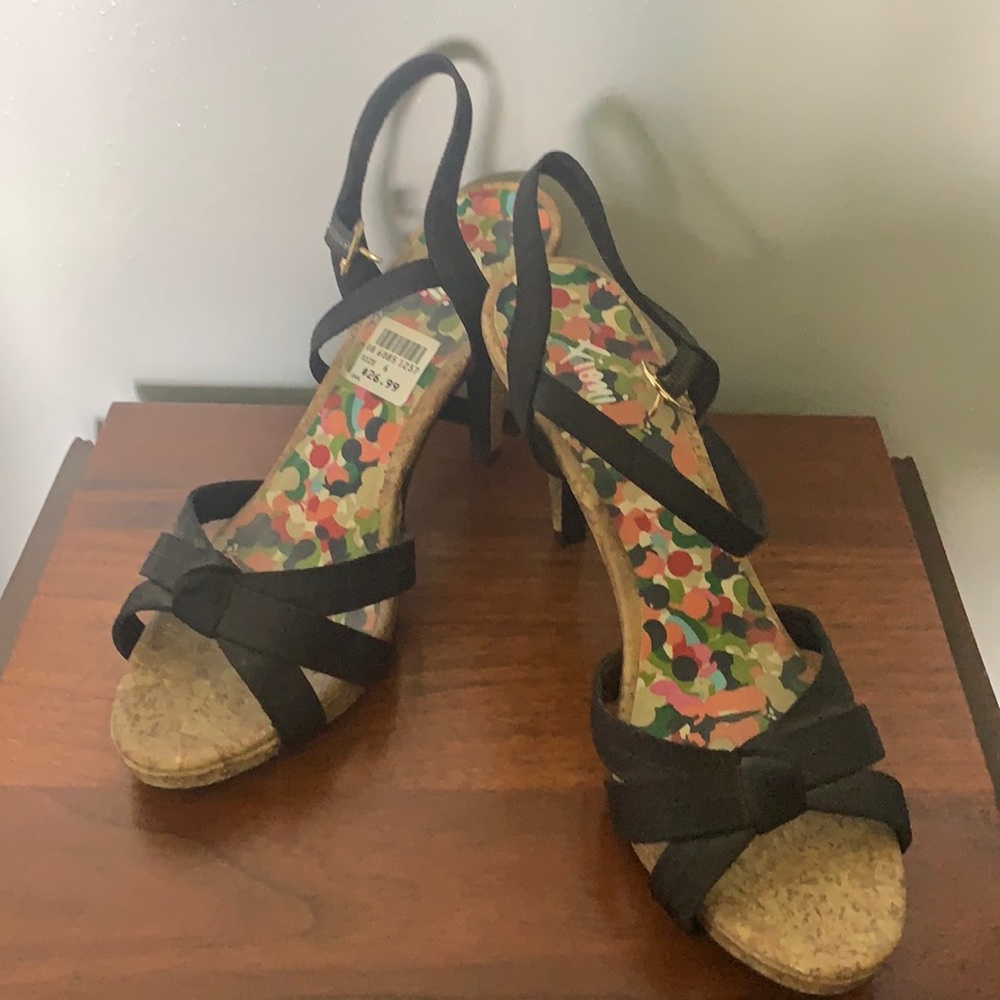 Women’s size 6 heel sandles